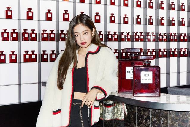 '인간 샤넬'이라 불리는 블랙핑크 제니, 샤넬 레드 뮤지엄 방문 사진/사진=샤넬