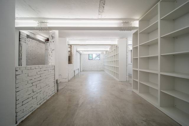 반 지하층은 현재 업무공간으로 활용되고 있다. /사진제공=에스티피엠제이