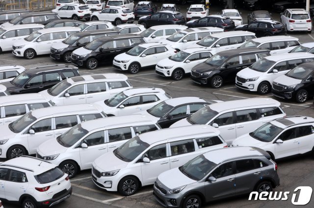 경기도 광명 소하리 기아자동차 공장에 출고를 앞둔 차량이 주차된 모습. © News1