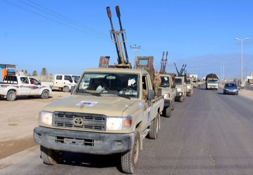 리비아 국민군 소속 테크니컬들이 수도 트리폴리 방향으로 이동하고 있다. AFP 연합뉴스