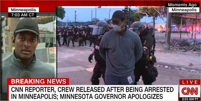 중계도중 체포되는 CNN 지메네즈 기자(우). 풀려난 뒤 체포 과정을 보도하는 지메네즈 기자(좌).(CNN캠처)