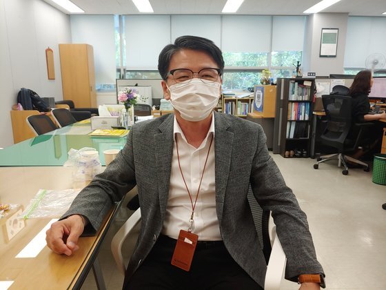 식약처 우영택 대변인이 비말차단 마스크에 대해 설명하고 있다. 김민욱 기자