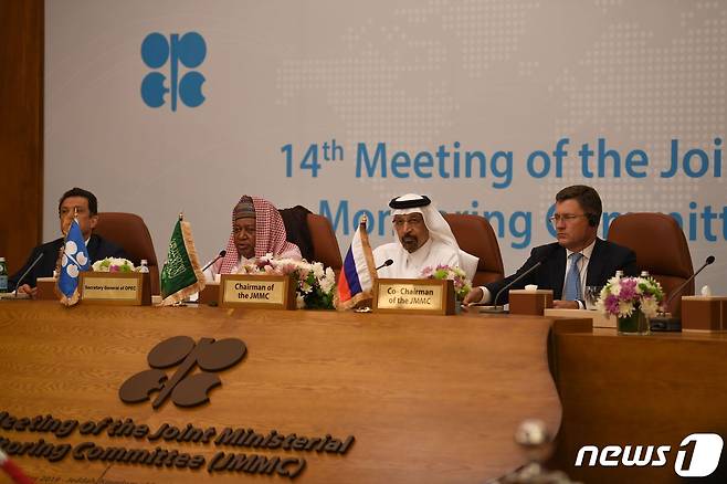 OPEC+ 회원국 석유장관들이 회의를 하고 있는 모습 © AFP=뉴스1 자료 사진