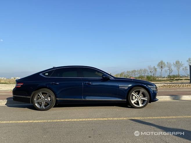 현대차의 숨결을 느낄 수 있었던 이전 세대와 달리, 신차는 브랜드 특유의 디자인을 녹여냈다.