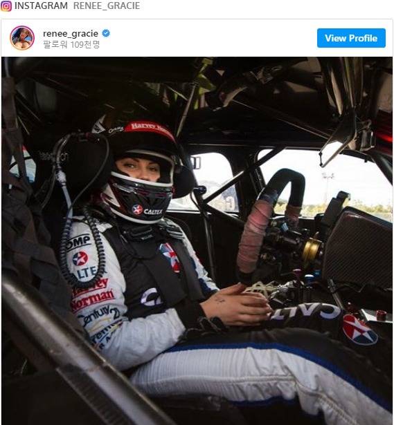 슈퍼카 레이서로 활동할 당시의 르네 그레이시 - 그레이시 인스타그램 갈무리