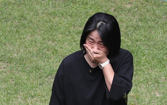 Democratic Party Rep. Yoon Mee-hyang is seen in tears at the Peaceful Our Home in Mapo District, western Seoul, Sunday after news of the death of the head of the shelter for comfort women victims run the Korean Council. [YONHAP]