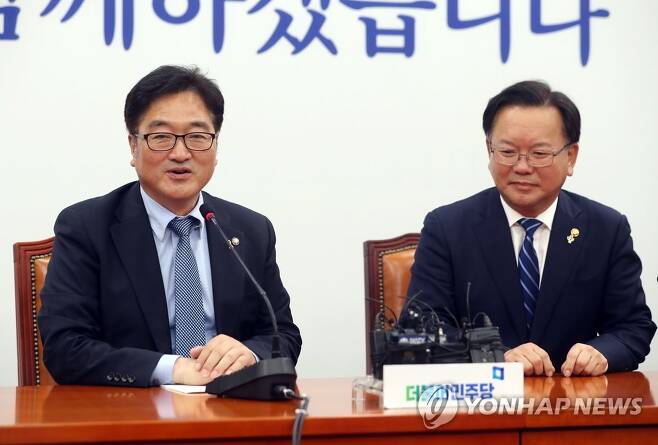 더불어민주당 우원식 의원(왼쪽)과 김부겸 전 의원[연합뉴스 자료사진]