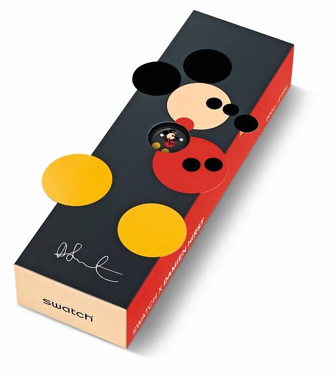 미키마우스 탄생 90주년을 기념해 스와치와 데미안 허스트가 협업한 시계. 2018년에 한정판으로 전세계 19,000개 출시되었다. @스와치 제공
