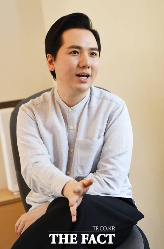 "앞으로는 팬들과 좀더 가까이서 호흡하며 대중적 공감대를 만들어가고 싶어요." 임형주는 최근 TV사극 '바람과 구름과 비' OST 곡을 부르며 대중 앞에 돌아왔다. /배정한 기자