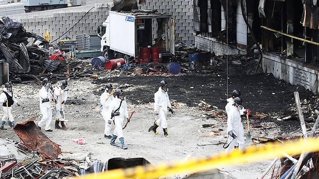 이천 화재 현장 2차 정밀 수색 (사진=연합뉴스)