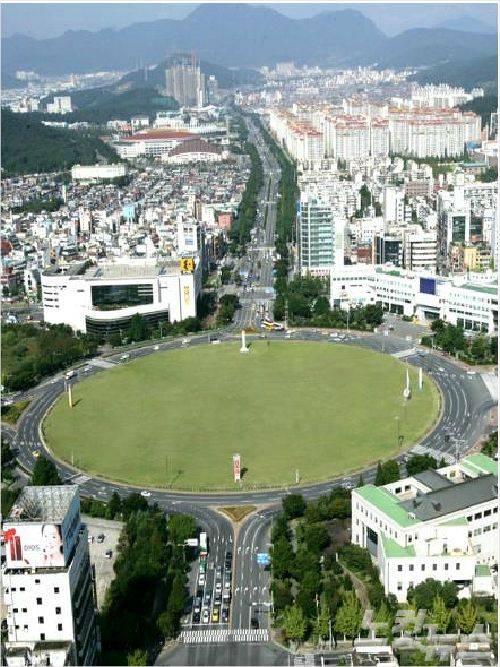 창원시청 광장(자료사진)