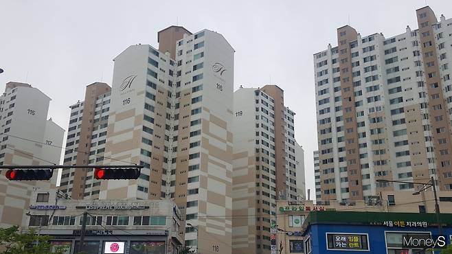 2000가구가 넘는 대단지인 개봉 현대아파트. /사진=김창성 기자