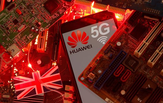영국이 결국 5G(5세대 이동통신) 망 구축에서 중국기업 화웨이를 배제할 것이라는 전망이 나왔다. /사진=로이터