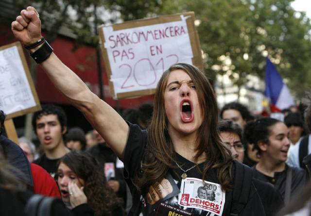 프랑스는 2010년 연금 수급 시기를 65세에서 67세, 정년 시기를 60세에서 62세로 연장하는 내용의 연금개혁을 앞두고 극심한 혼란을 겪었다. /파리=EPA연합뉴스