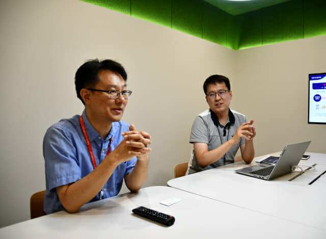 서울 서초구 NH디지털혁신캠퍼스에서 인터뷰하고 있는 (사진 왼쪽부터) SNP LAB 이재영 대표와 NH디지털R&D센터 류창보 신기술전략파트장.