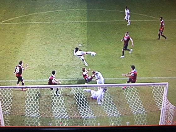 타가트 강현무 시야방해 백캠 캡쳐 / 대한축구협회 제공