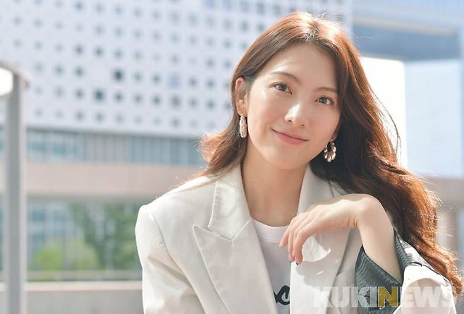 ▲배우 강지영이 지난 8일 서울 상암동 쿠키뉴스에서 열린 인터뷰에서 포즈를 취하고 있다.