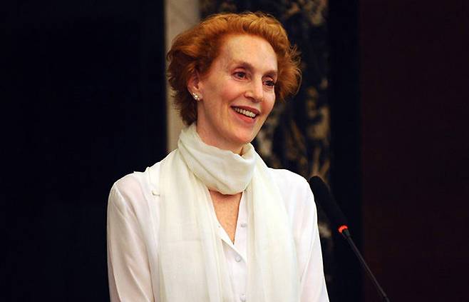 <예의 바른 나쁜 인간>의 저자 이든 콜린즈워스.