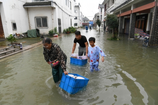 중국에 중·남부 지방을 중심으로 비가 한달넘게 이어지고 있는 가운데 다른 지역도 비로 인한 피해 가능성이 있다고 현지 기상청이 밝혔다. /사진=로이터