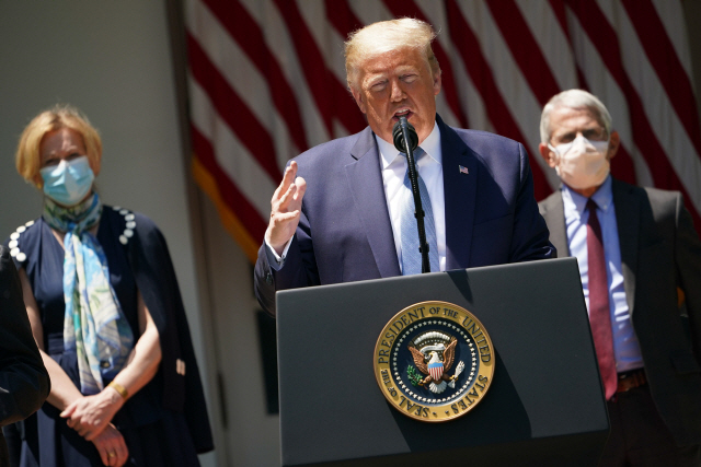 도널드 트럼프 대통령이 백악관 야외에서 열린 행사에서 연설을 하고 있다. /AFP연합뉴스.