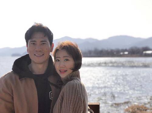 개그맨 김재우(왼쪽)와 아내 조유리. 출처|김재우 SNS