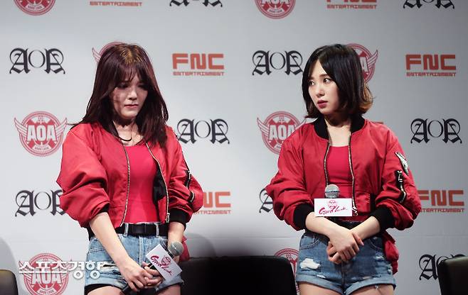앞서 권민아는 AOA 활동 내내 팀의 리더이자 멤버인 지민이 자신을 지속적으로 괴롭혀왔다고 폭로했고 지민은 팀을 탈퇴하고 활동을 중단했다. 이선명 기자 57km@kyunghyang.com