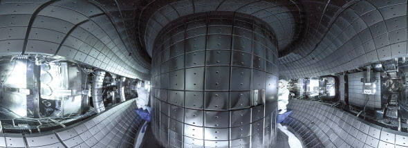 초전도핵융합연구장치 ‘KSTAR’진공용기 내부 모습. [국가핵융합연구소 제공]