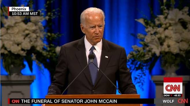 2018년 존 매케인 상원의원 장례식에서 연설하는 조 바이든 전 부통령
