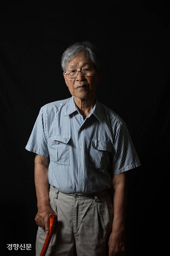 지난 2018년 7월 서울 강서구 자택에서 인터뷰 당시의 비전향 장기수 강담 선생의 모습/정지윤기자