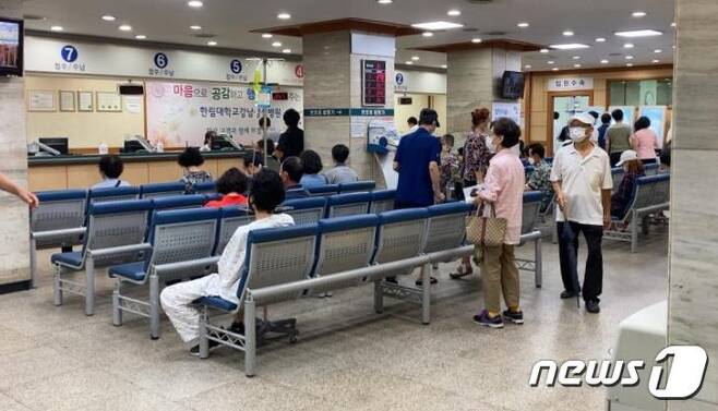 27일 오전 10시쯤 서울 영등포구 강남성심병원 내부 모습 © 뉴스1/원태성 기자