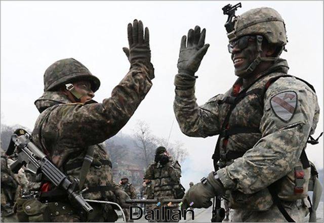 주한미군사령부가 파견한 제1공수특전단과 제75레인저연대가 한국 특수전사령부와 연합훈련을 하고 있는 모습(자료사진). ⓒ연합뉴스