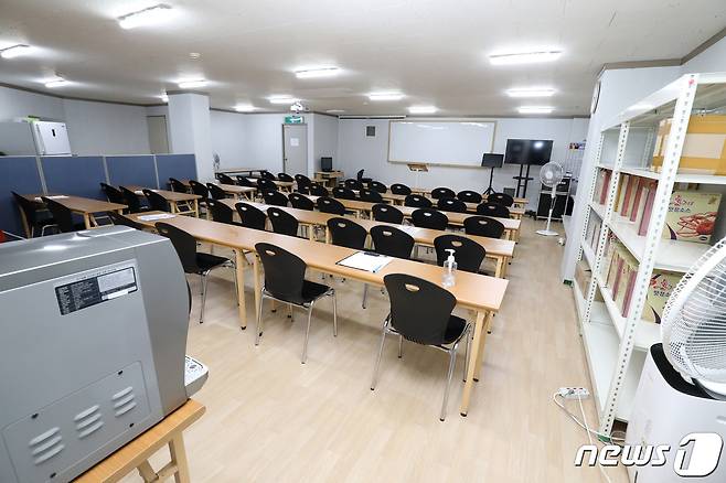 3일 오후 동충하초 사업설명회가 열렸던 대구 북구 한 빌딩 지하 사무실이 텅 비어 있다. © News1 공정식 기자
