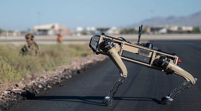 미국 공군이 운용하고 있는 로봇 군견[미국 공군 제공, DB 및 재사용 금지]