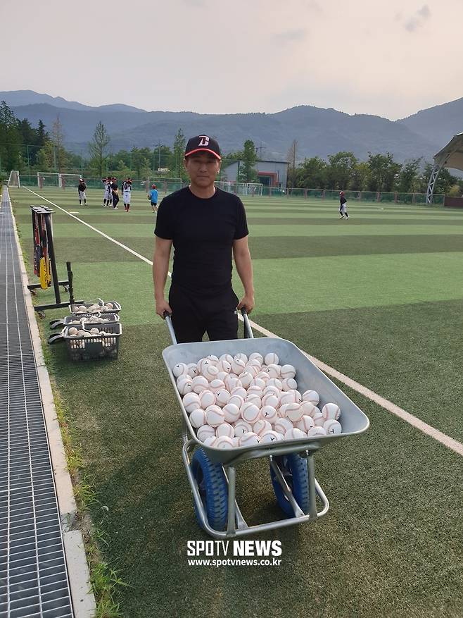 ▲ 박정태는 얼음골로 유명한 경남 밀양 시골마을에 들어가 중학교와 고등학교 야구팀을 창단하는 데 앞장서면서 어린 선수들을 돕고 있다. ⓒ한국클럽야구연맹