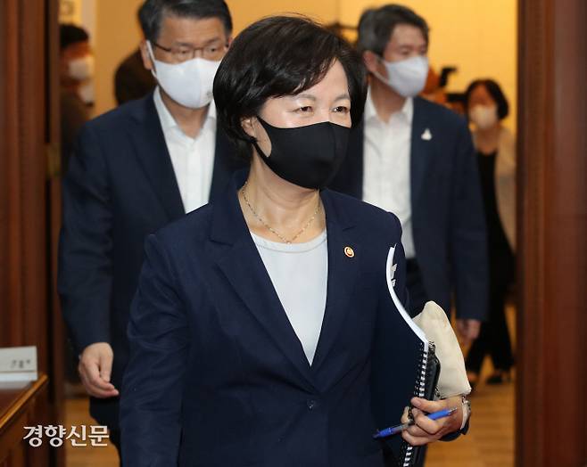 추미애 법무부장관이 9월 15일 서울 종로구 정부서울청사에서 열린 국무회의에 참석하고 있다. 이상훈 선임기자