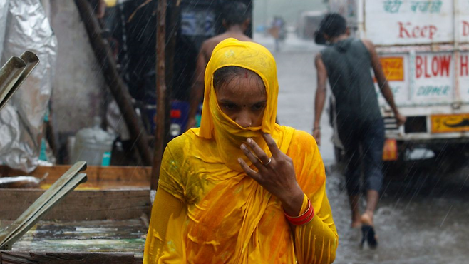 강력한 폭풍과 홍수는 기후변화의 증거로 거론되곤 했다