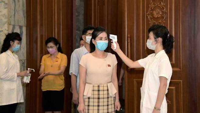 평양에서도 코로나19 위생방역사업을 강화해나가고 있다.(사진=연합뉴스)