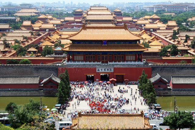 날씨가 좋을 때 북측 신무문 뒤편 경산공원에 오르면 자금성의 전체 윤곽이 한눈에 들어온다. ⓒ최종명