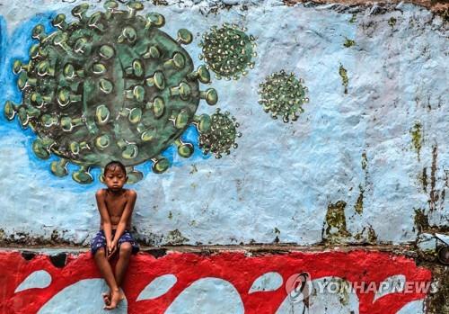 인도네시아 보고르의 코로나바이러스 벽화 [AFP=연합뉴스]
