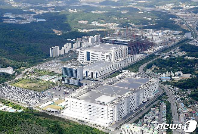 LG디스플레이 파주공장 전경 /뉴스1 DB © 뉴스1