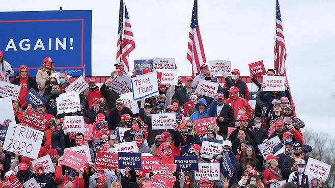 트럼프 대통령의 연설에 환호하는 공화당 지지자들