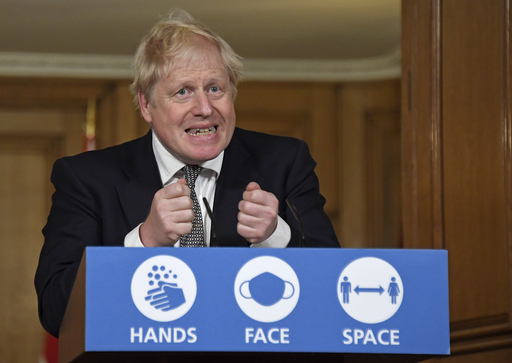 보리스 존슨 영국 총리가 31일(현지시간) 런던 다우닝가 10번지에서 기자회견을 열고 신종 코로나바이러스 감염증(코로나19) 확산세를 잡기 위해 새로운 봉쇄 조치를 시작한다고 발표하고 있다. 런던=AP연합뉴스