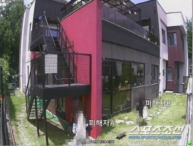 오후 1시 14분. 강지환의 집으로 짐을 옮기고 있는 피해자들.