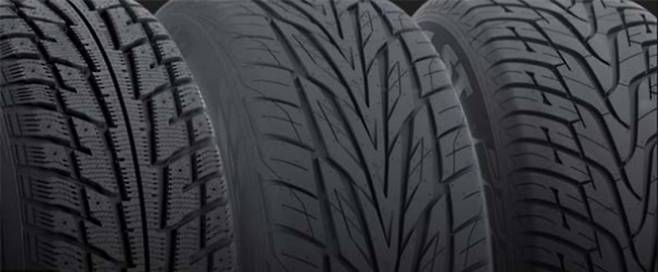 겨울용 타이어(왼쪽), 고속용 타이어(가운데), 올 시즌 타이어(오른쪽)