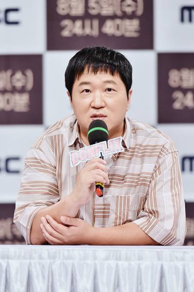 5일 공개되는 단편영화 ‘끈’을 통해 영화 작가로 데뷔하는 개그맨 정형돈이 4일 온라인으로 생중계된 제작발표회에 참석해 영화를 소개하고 있다. 사진제공|MBC