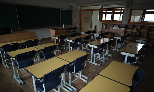 서울의 한 초등학교 교실이 텅 비어 있다. 연합뉴스