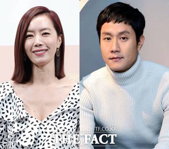 배우 정우(오른쪽)가 라디오에 출연해 아내 김유미와 결혼생활을 언급했다. /더팩트 DB