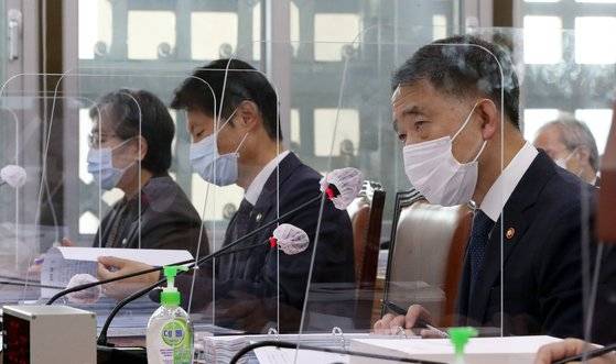 지난달 보건복지부 국정감사에 출석한 박능후 보건복지부 장관. 뉴시스