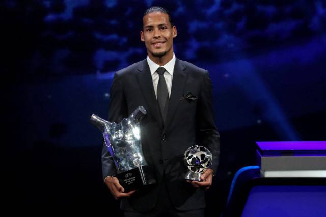 ◇2019년 UEFA 올해의 선수상을 수상한 수비수 버질 반 다이크. AFP연합뉴스
