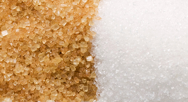 흑설탕은 백설탕을 가열한 뒤 캐러멜이나 당밀을 첨가한 제품으로 백설탕보다 건강 효과가 특별히 뛰어나지 않다./사진=클립아트코리아
